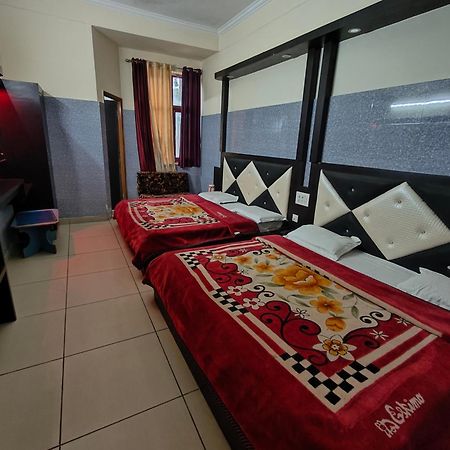 Aashirwad Hotel Katra  Esterno foto