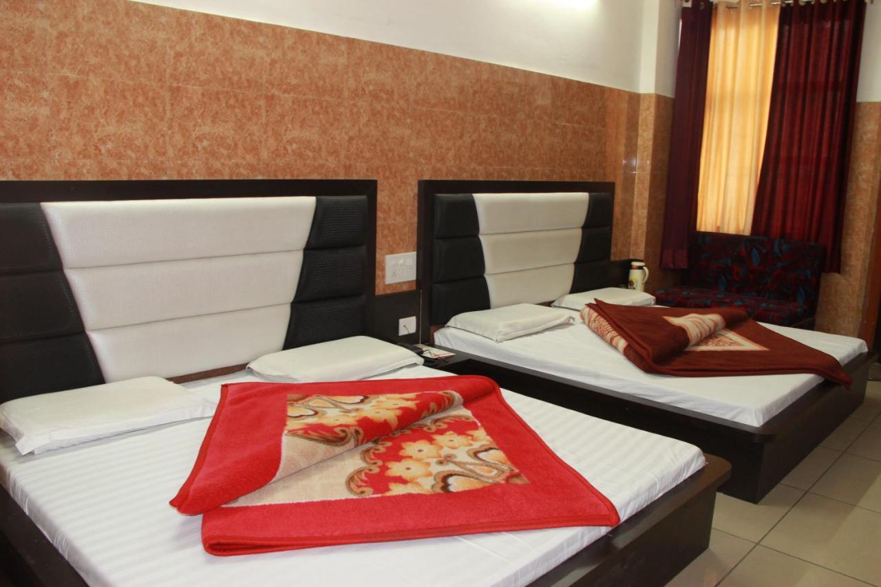 Aashirwad Hotel Katra  Esterno foto